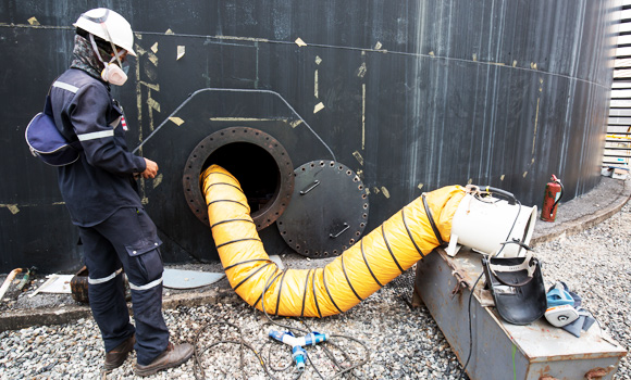 Worker Taking Confined Spaces Training Course Online